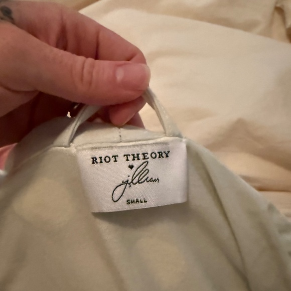 Riot theory Jillybox robe - Picture 2 of 2